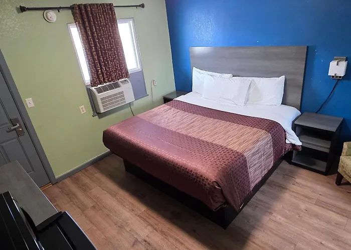 Plaza Motel