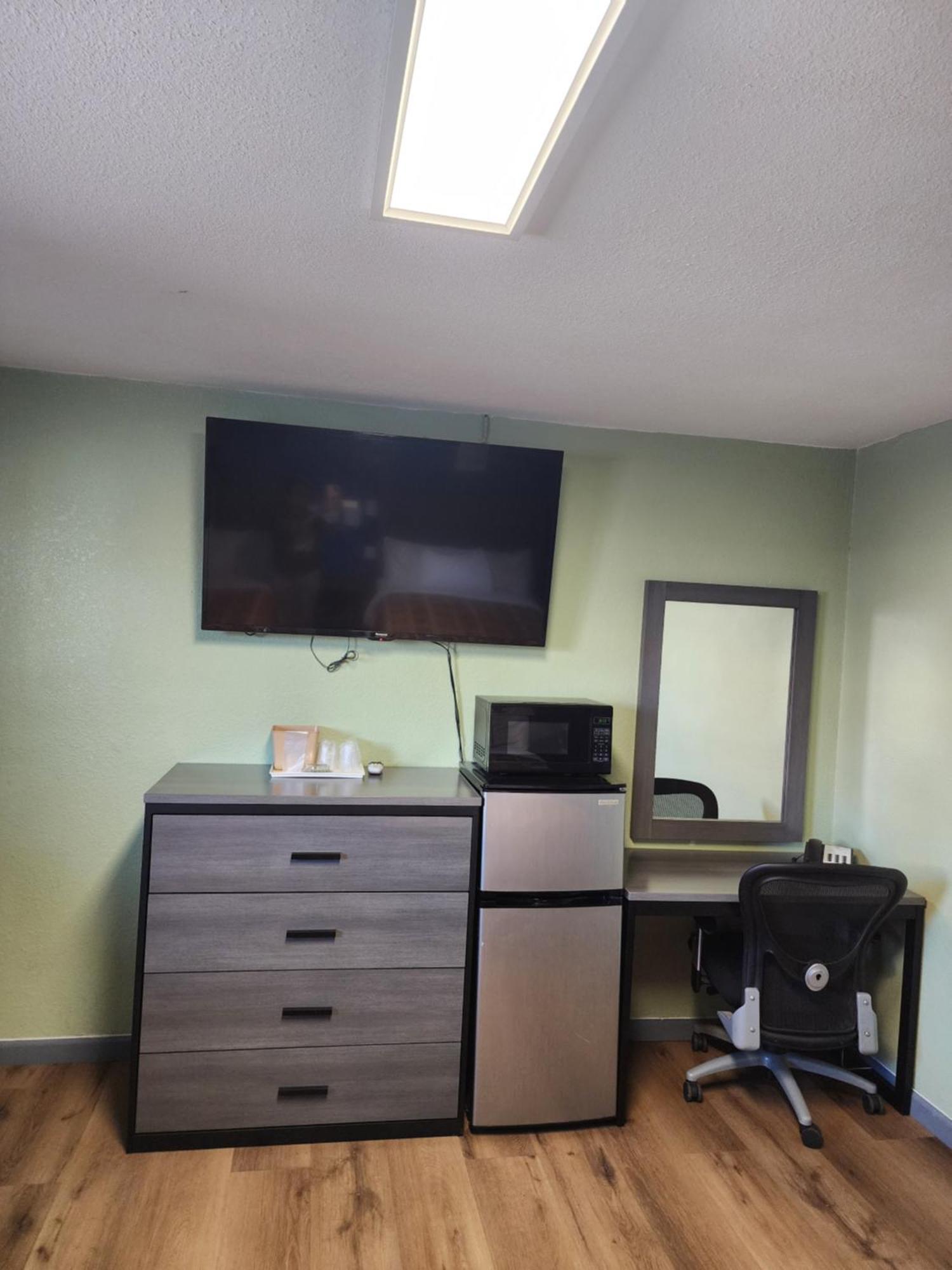 Plaza Motel