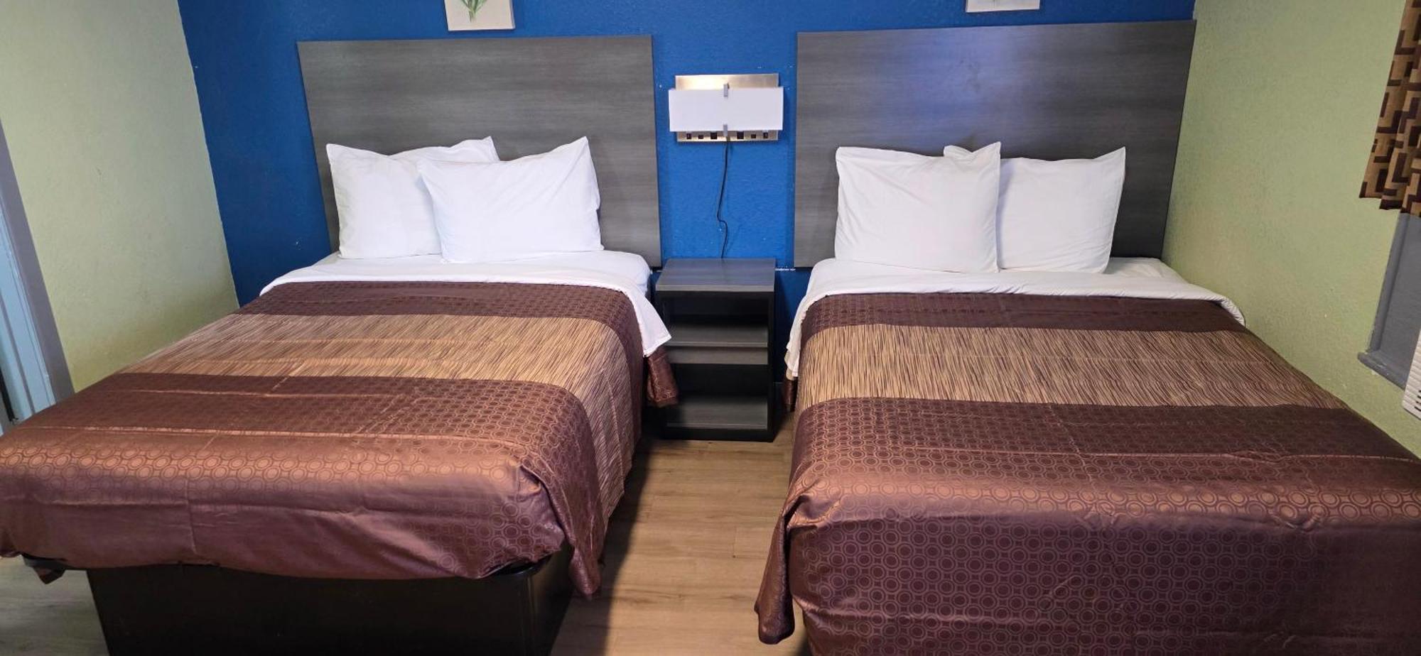 Plaza Motel